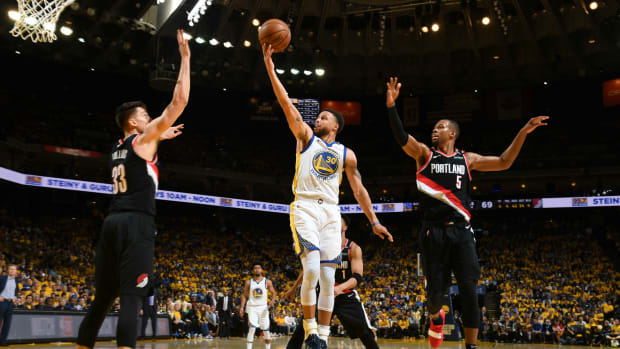 warriors-blazers-steph-curry-game-1.jpg